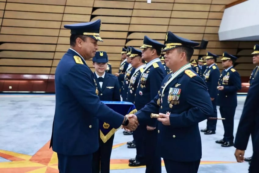 11 pati tni au terima tanda kehormatan bintang yudha dharma pratama ini namanya vyu 4ROR8p