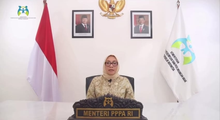 4 poin permintaan maaf menteri pppa soal usul gerbong krl khusus perempuan dipindah ke tengah jtm CpCaAZ