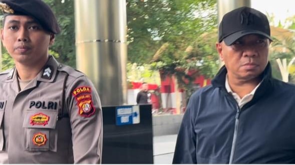 bupati tulungagung gatut sunu tiba di kpk setelah terjaring ott gyx 0HIdOu