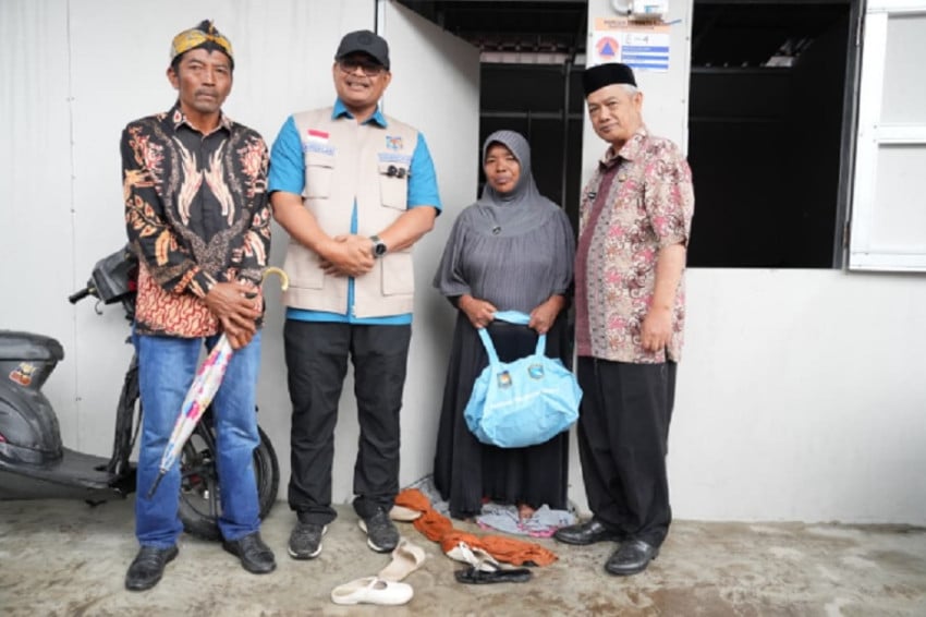 momen penghuni huntara jamur ujung aceh bersyukur dapat bantuan peralatan dapur jsr kjFyEQ