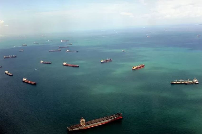 sejarah selat malaka jalur pelayaran dunia strategis yang kini dilewati kapal perang as jbq b73rjD