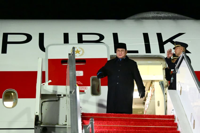 setelah 5 jam bertemu putin prabowo terbang prancis gqa X60lpI